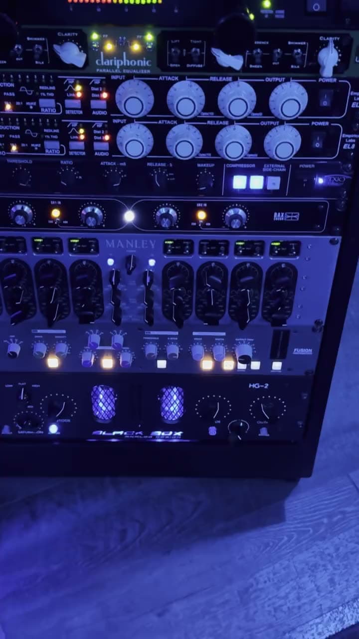 Close pass down the outboard rack, meters lit